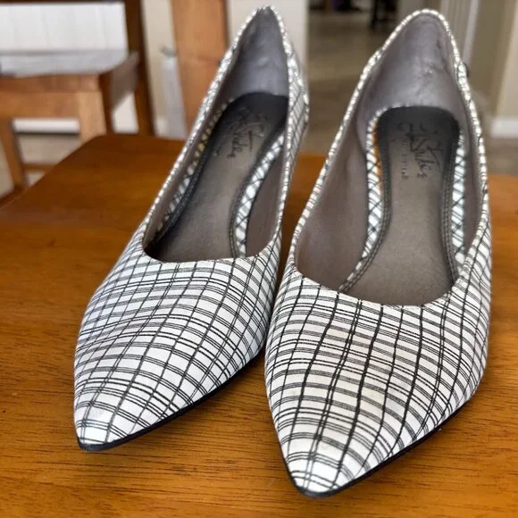 Life Stride Black and White Heels - Picture 2 of 9